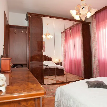 Dolores Apartment *