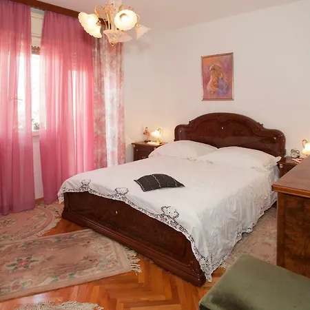 Dolores Apartment Split