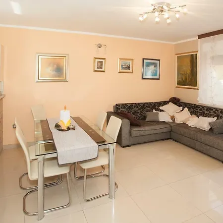 Dolores Apartment