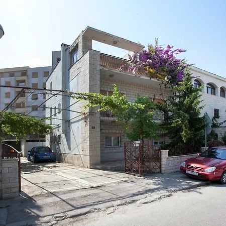 Dolores Apartment *