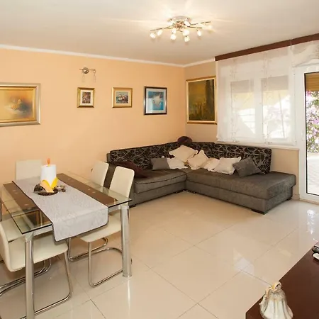 Dolores Апартаменти Спліт